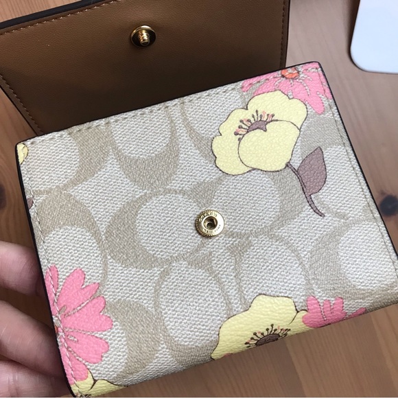 Coach Small Trifold Wallet In Signature Canvas With Floral Cluster Print - Picture 9 of 12